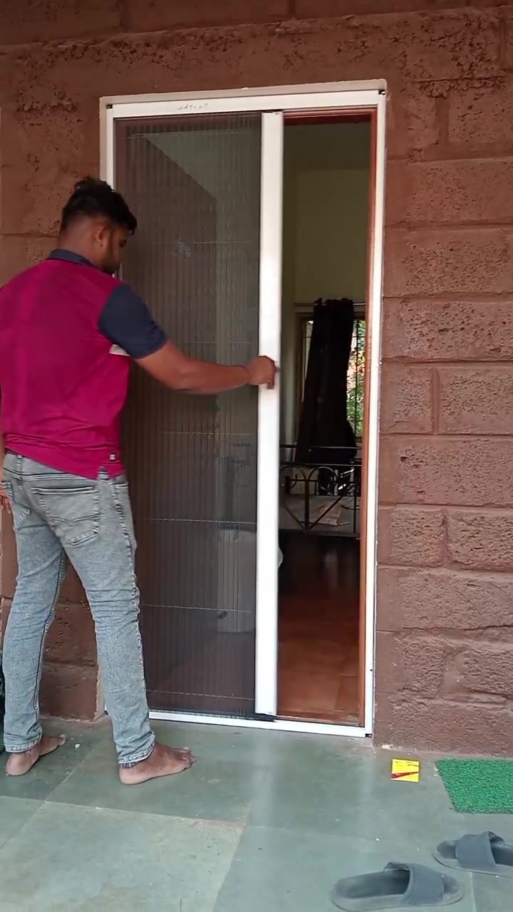 Pleated net installation